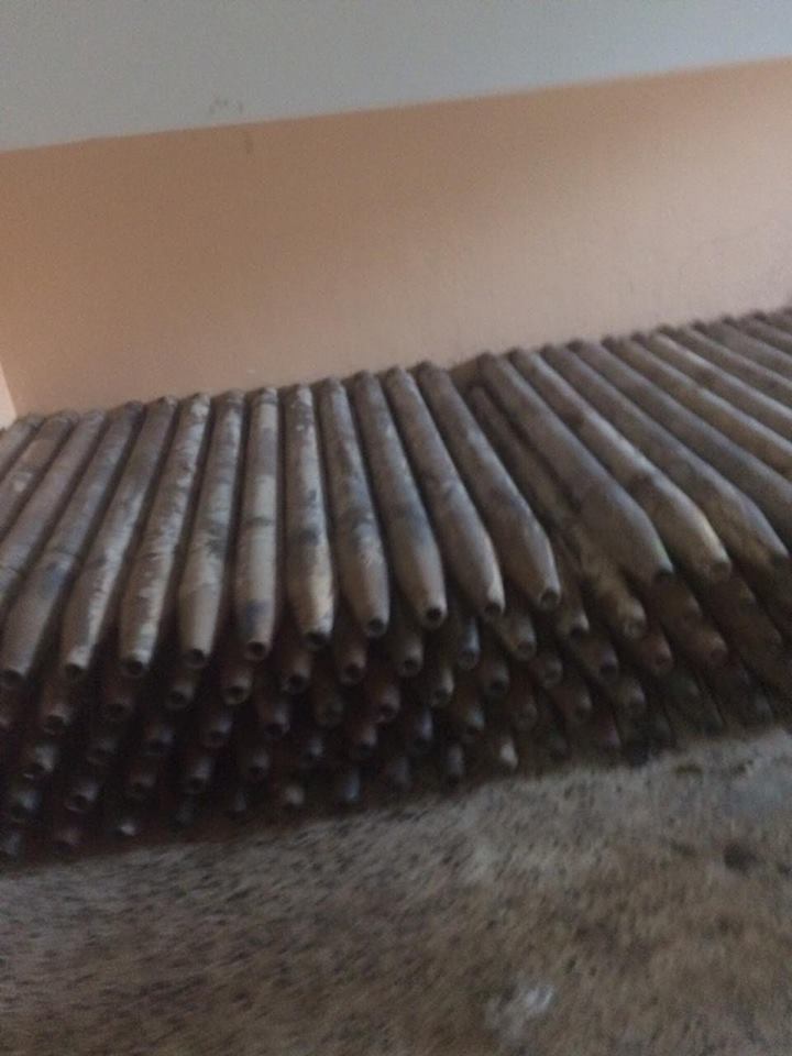 به‌ وێنه‌.. له‌ كارگه‌يه‌كى درووستكردنى چه‌كى داعشدا قوتوى بيره‌ و وێسكى دۆزرايه‌وه‌